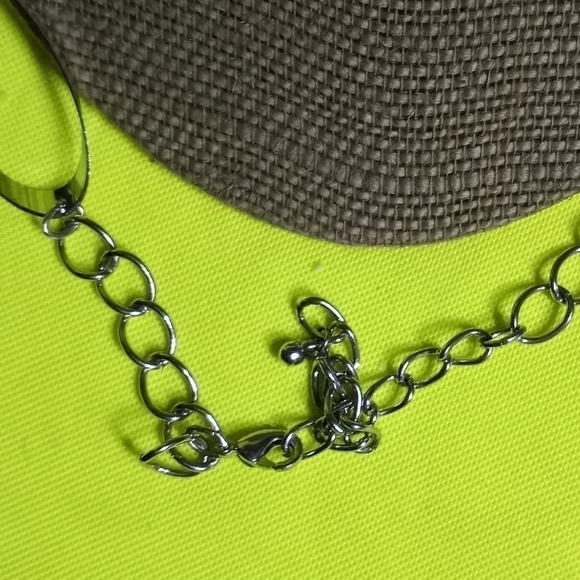 Silvertone chain beaded pinkish peach 🍑 color necklace - Picture 5 of 5